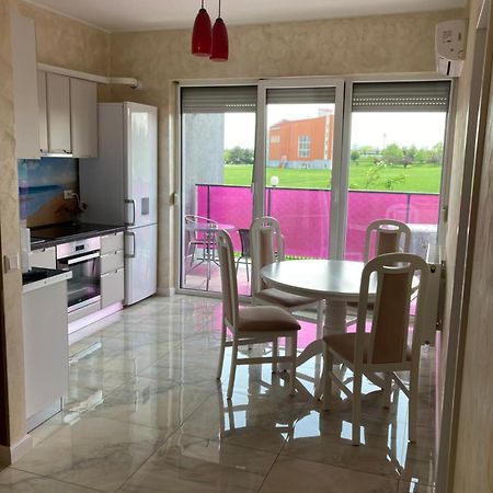 Bhoeme Apartament Орадя Екстер'єр фото