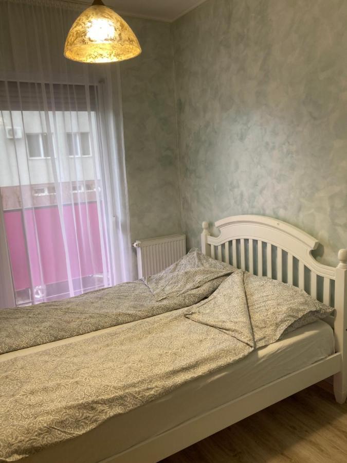 Bhoeme Apartament Орадя Екстер'єр фото