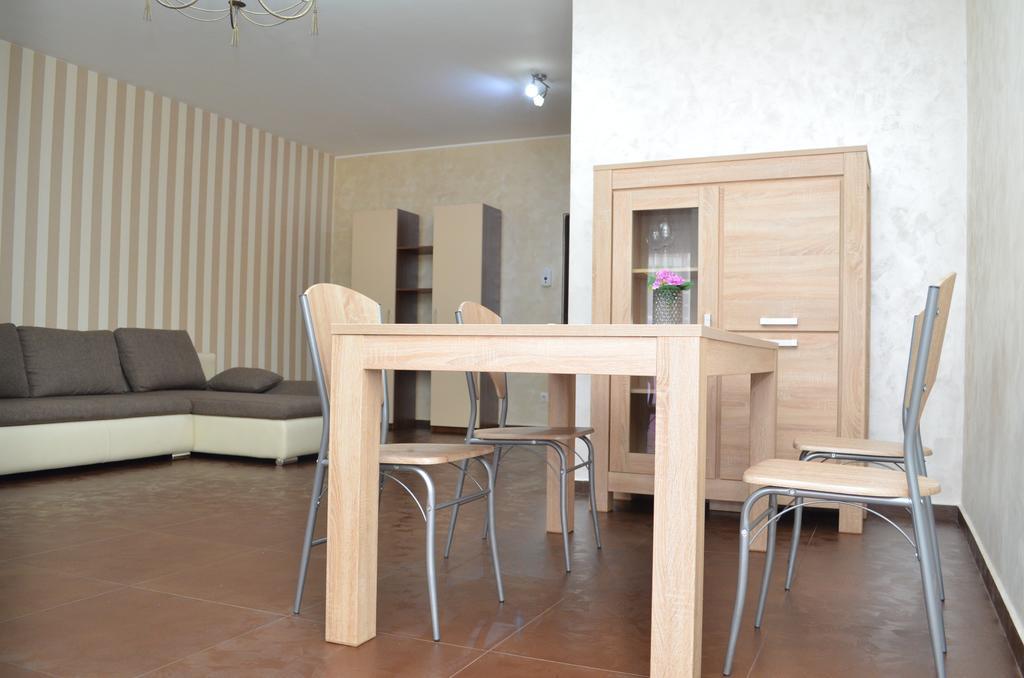 Bhoeme Apartament Орадя Екстер'єр фото