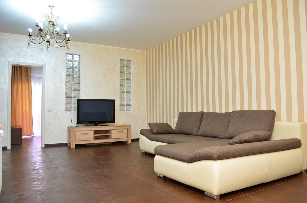 Bhoeme Apartament Орадя Екстер'єр фото