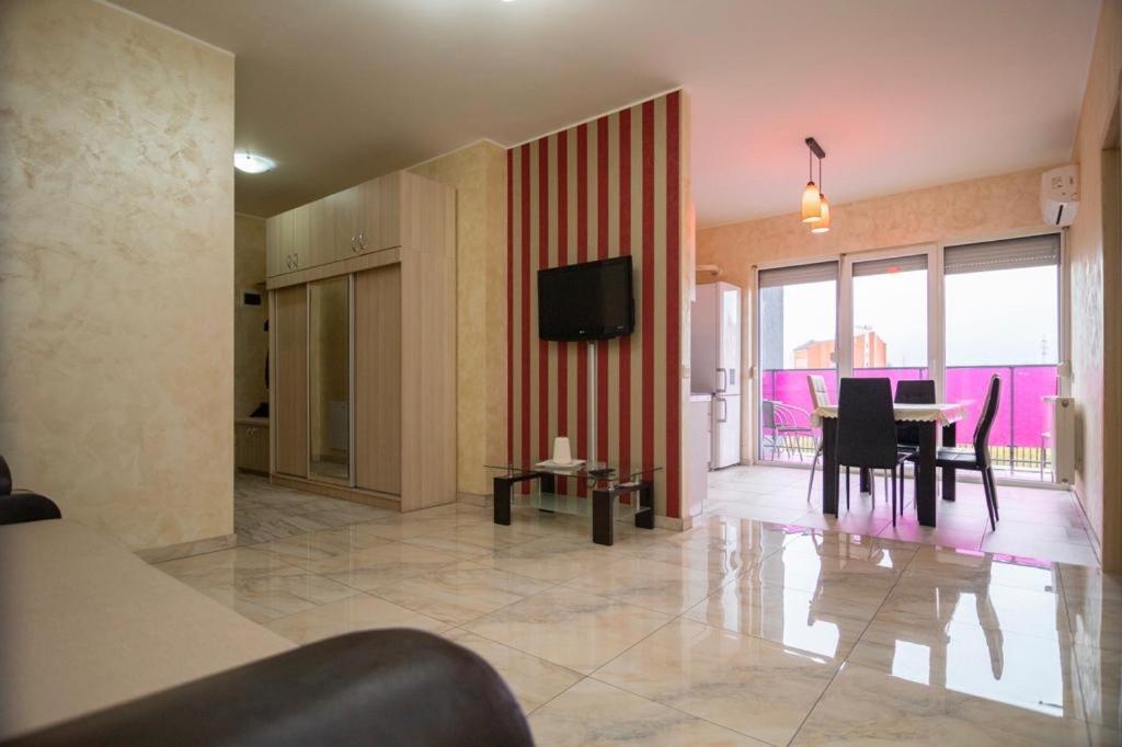 Bhoeme Apartament Орадя Екстер'єр фото